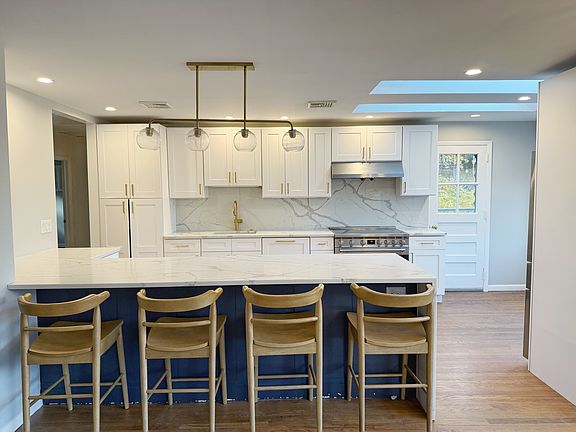 2nd image of 16 Meadow Ln