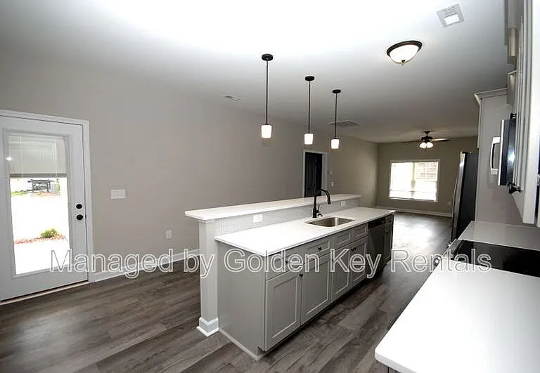 428 S Center St — Photo 4
