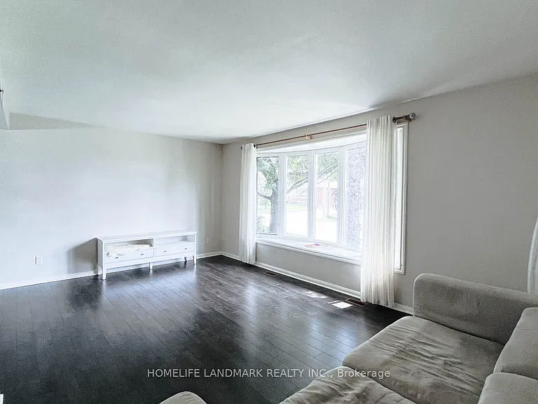 16 Lochinvar Cres #MAIN — Photo 4