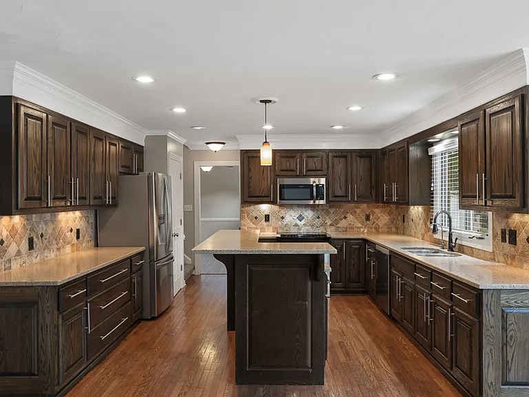 501 Asbury Ct — Photo 16