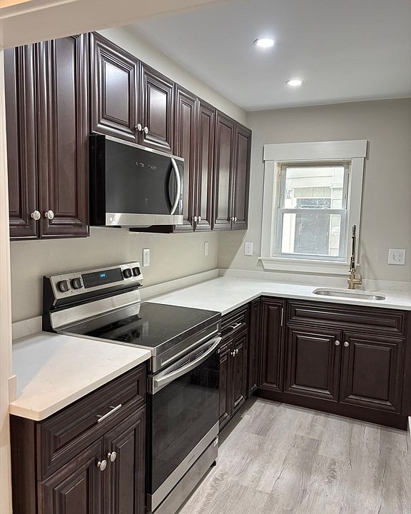 1st image of 22 Pleasant St