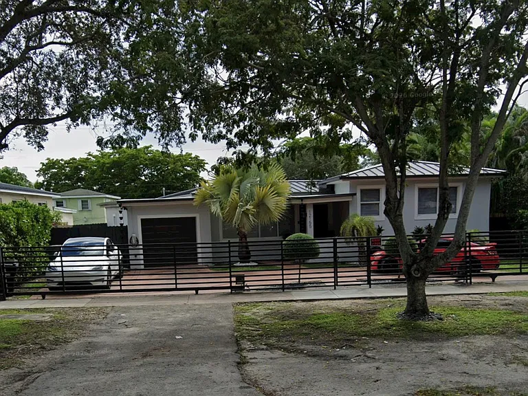 N Miami Ave — Photo 8