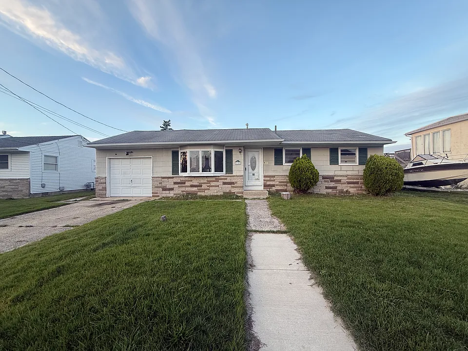 18 W Delaware Dr