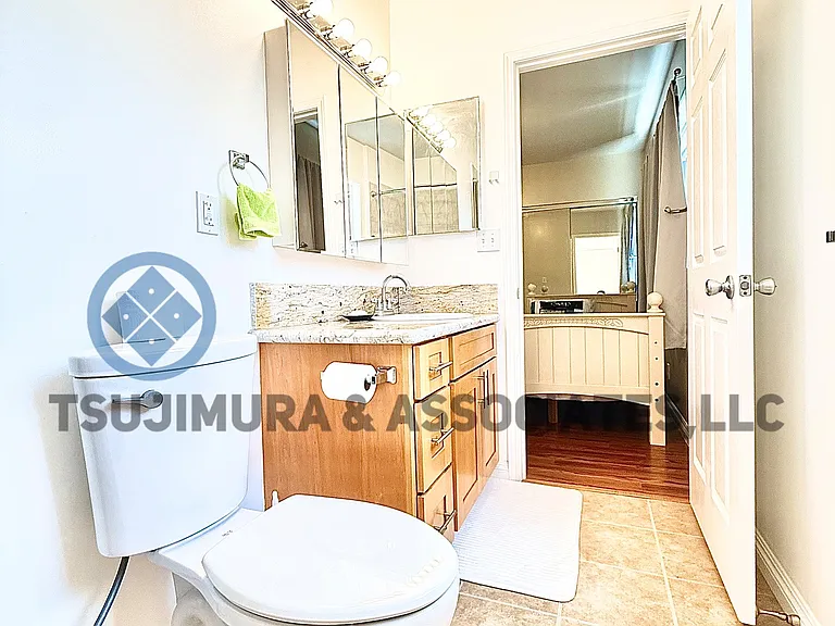2323 E Manoa Rd — Photo 9