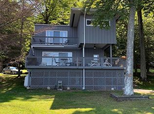 241 W Shore Dr, Hawley, PA