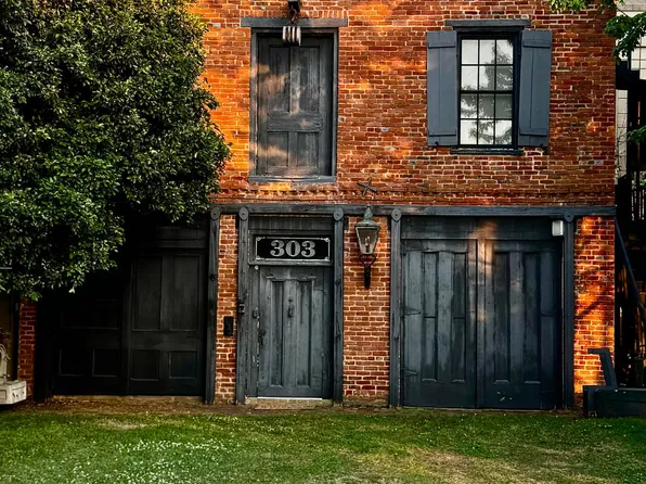 303 N Commerce St, Natchez, MS 39120