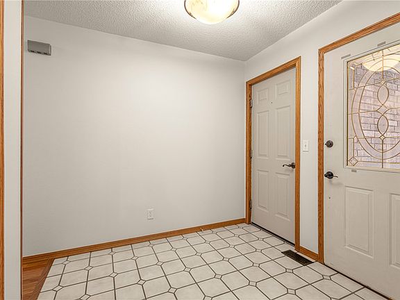 4th image of 3 Islay Cir