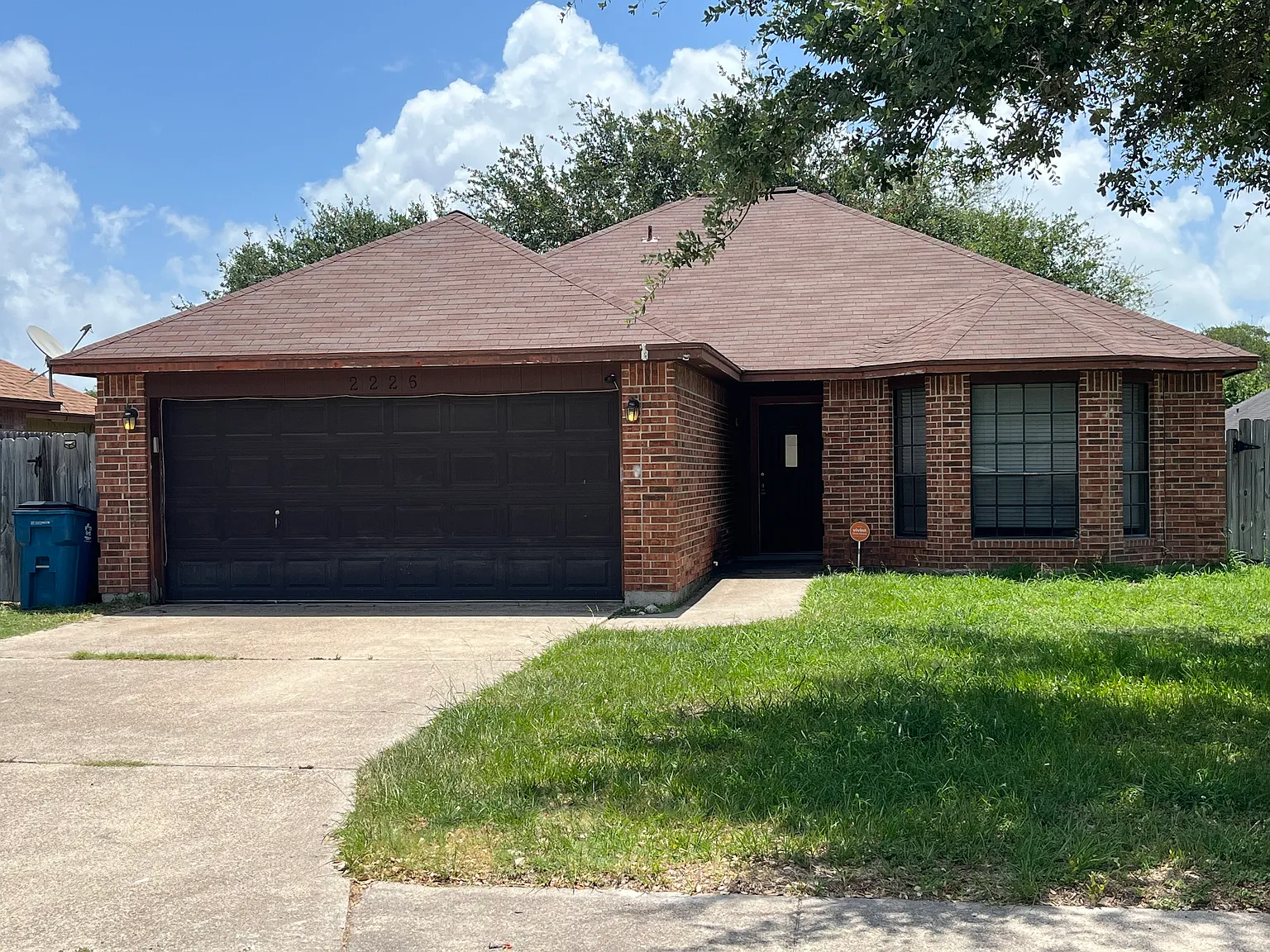 3 bed, 1284 sqft, $1,900 — Photo 1