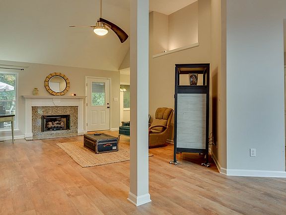 3rd image of 3332 Maplewood Dr