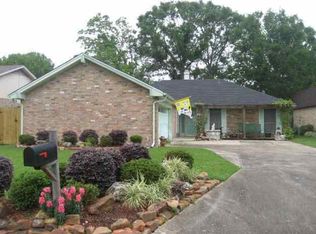 5860 Woodway Dr, Beaumont, TX 77707