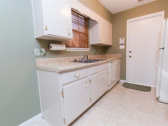 2nd image of 2313 Southampton Dr