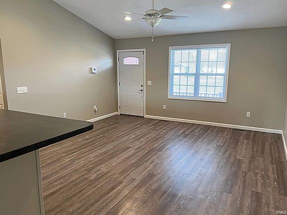 2nd image of 750 N Main St