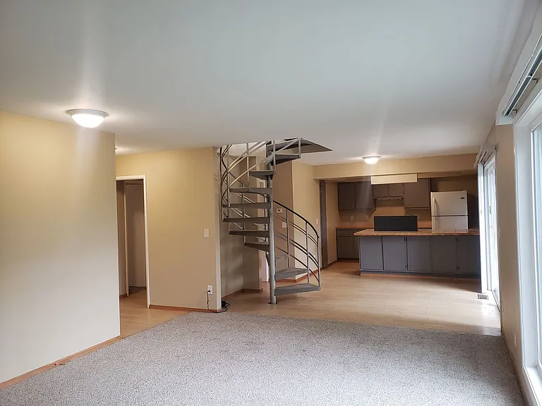 8316 SW Terwilliger Blvd — Photo 4
