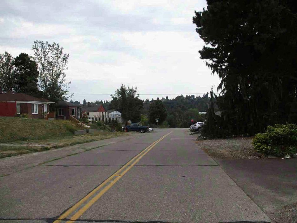 2nd image of 2212 E Wright Ave