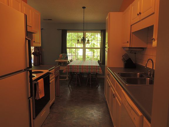 4th image of 14 Black Oak Ct