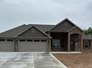 2008 Dobbs St, Pea Ridge, AR 72751