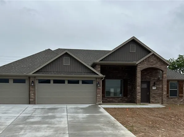2008 Dobbs St, Pea Ridge, AR 72751