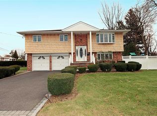 8 John St, Plainview, NY 11803