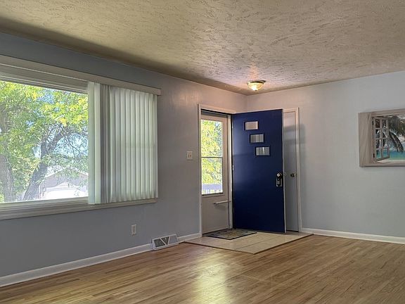 4th image of 905 Walnut Ave