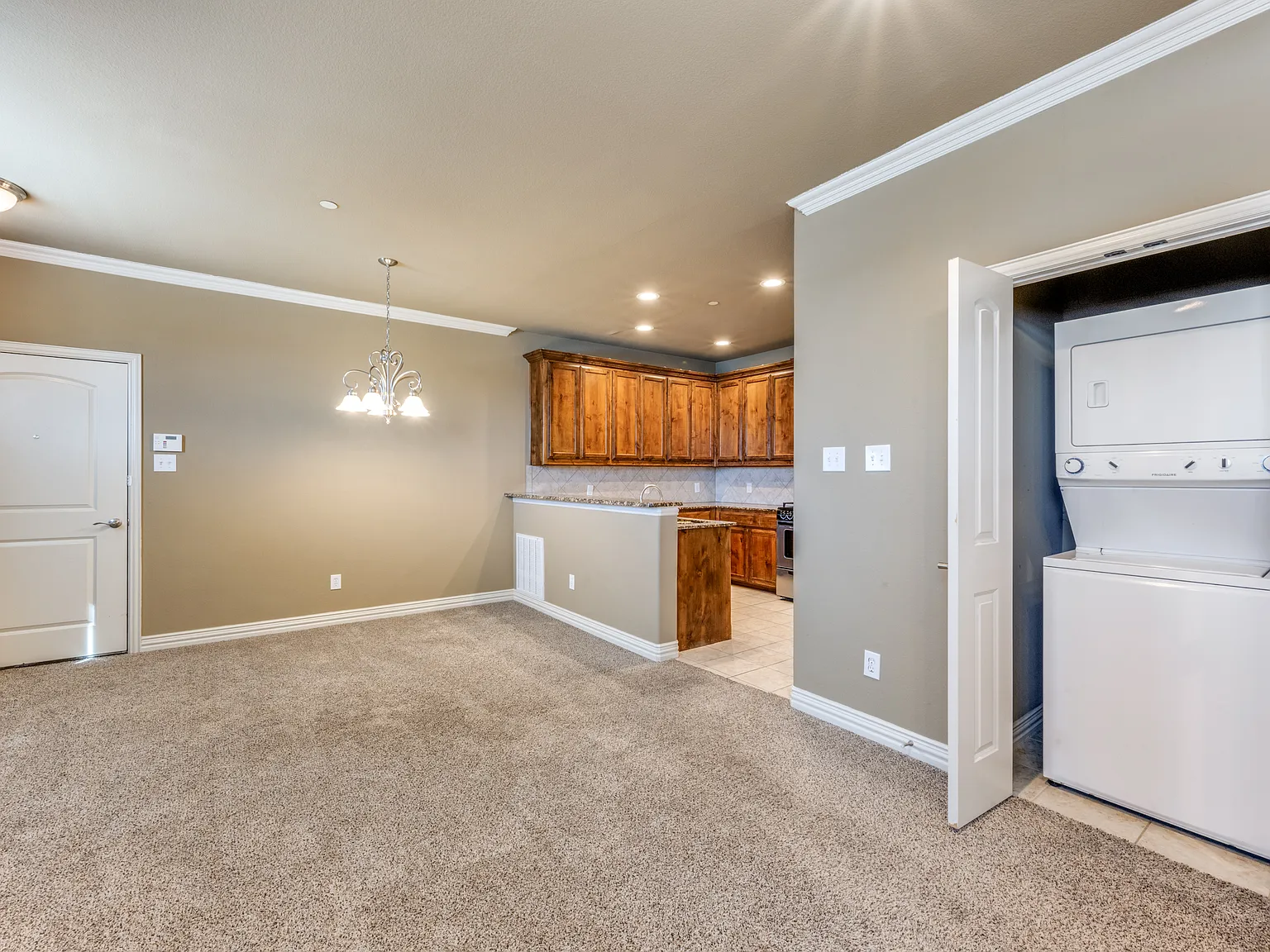 1 bed, 1000 sqft, $1,100 — Photo 3