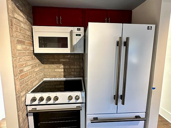 5th image of 63 Grove St APT B