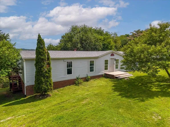 3300 Springview Dr, Christiansburg, VA 24073