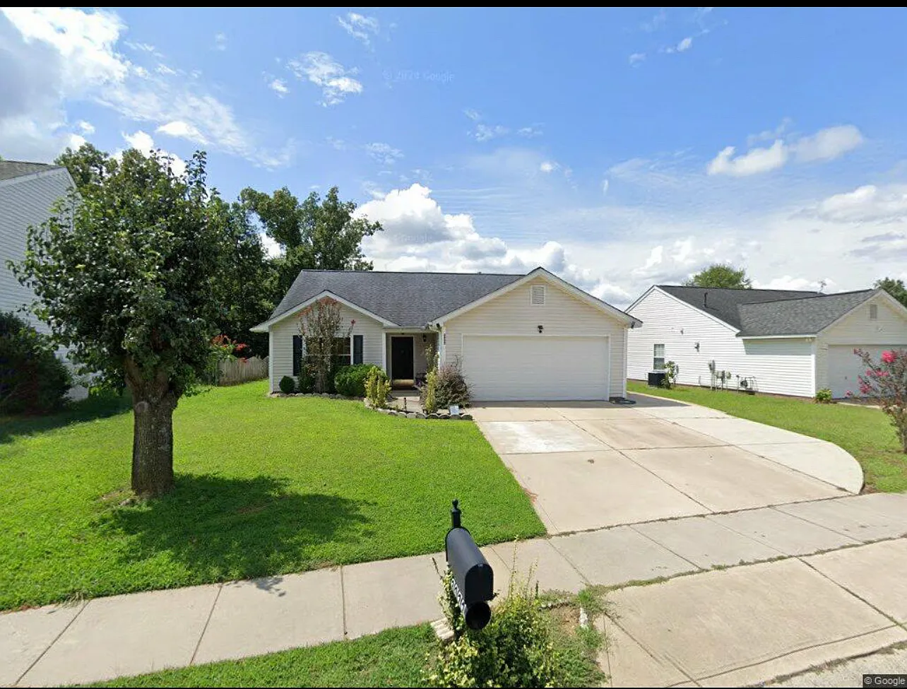 3 bed, 1204 sqft, $2,200 — Photo 1