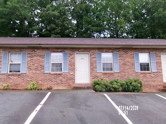 2nd image of 633 9th Ave NE #633