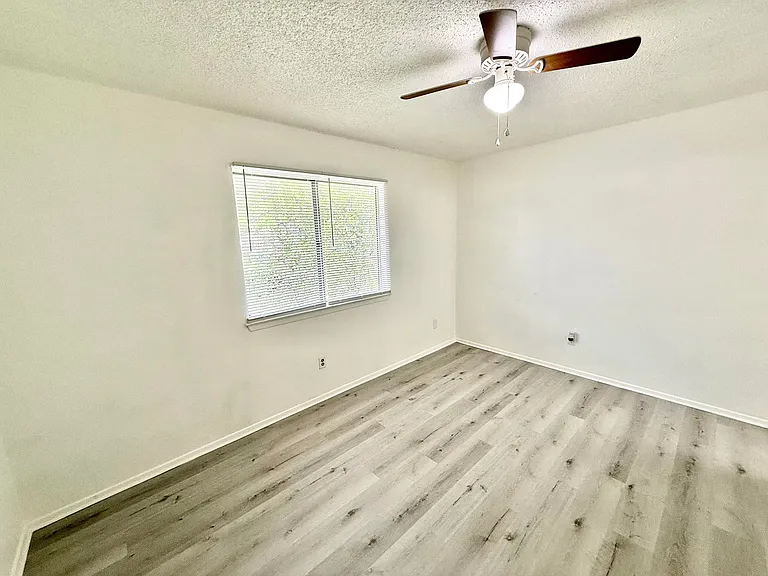 403 Country Aire Dr — Photo 6