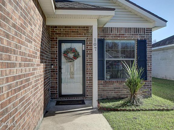 3rd image of 107 Bottle Brush Ln