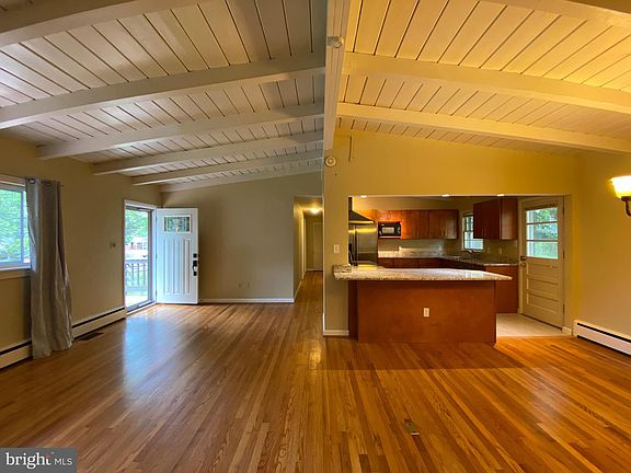 4th image of 3411 Little Hunting Creek Dr