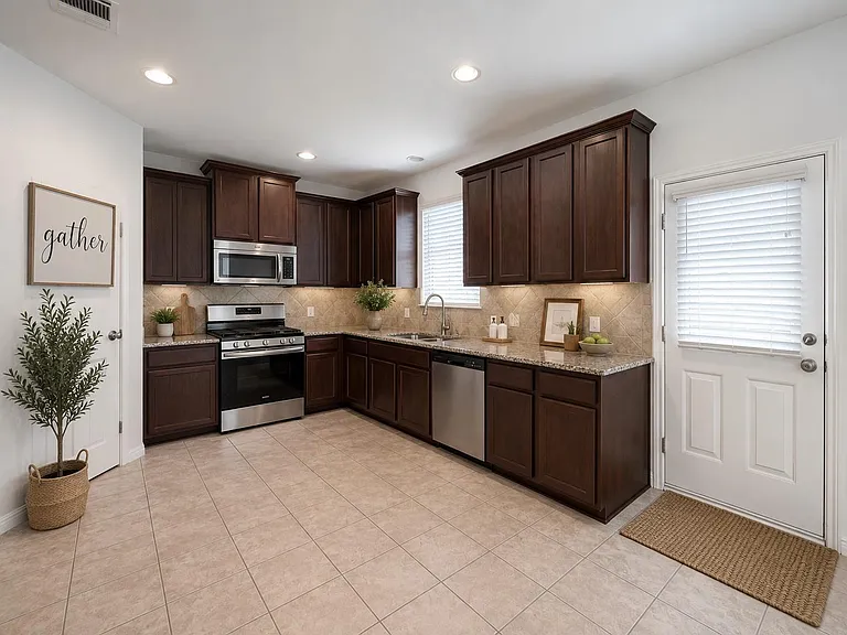 251 Triumph Rd — Photo 9