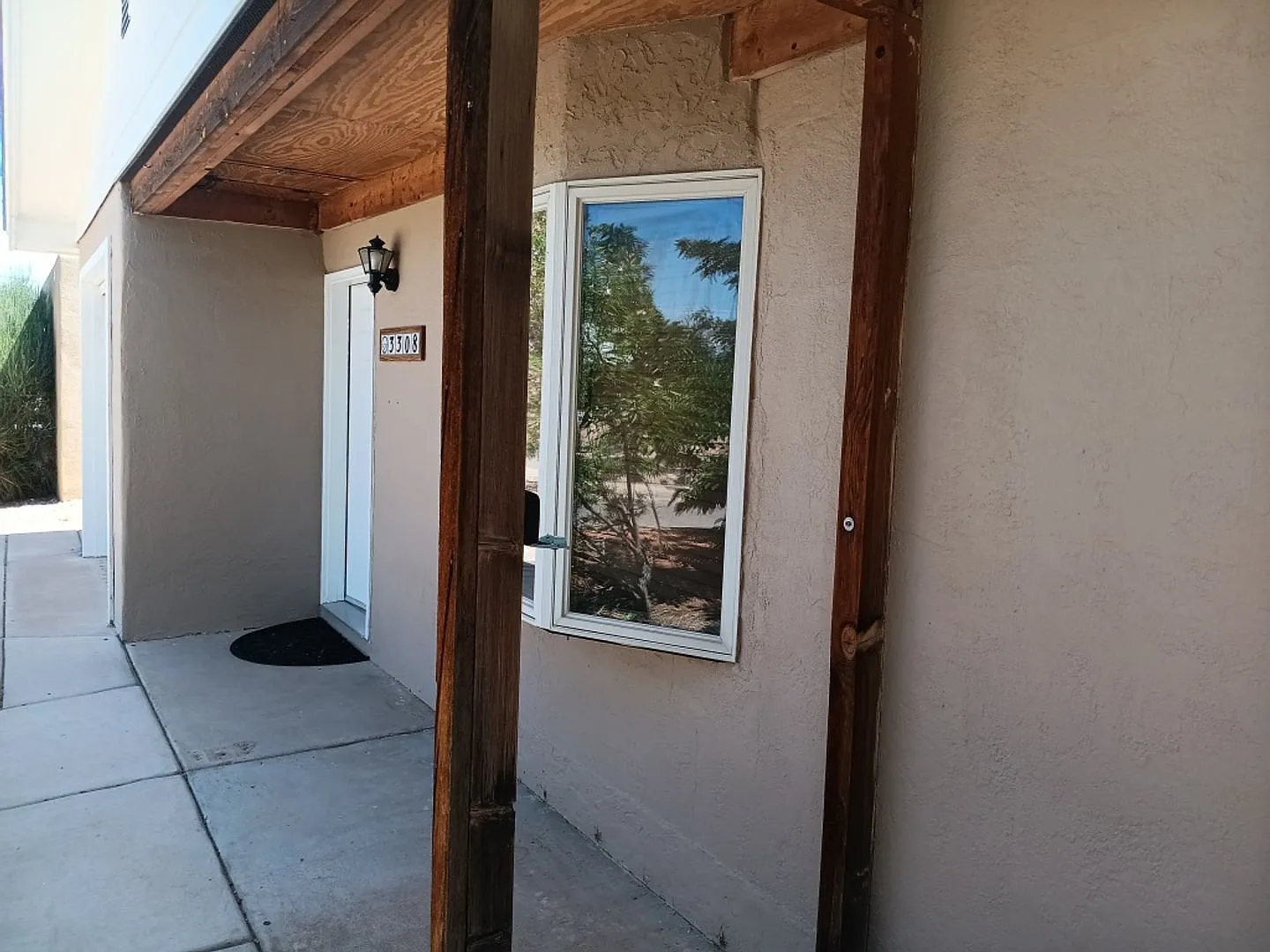 3 Bedroom, 2 Bathroom Home! Schedule a Showing Soon! — Photo 2
