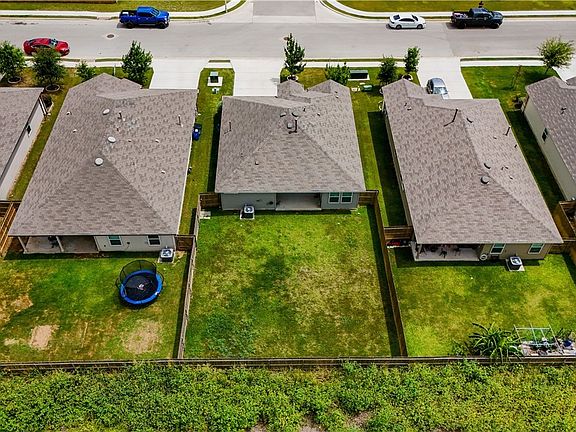 2nd image of 1046 Amble Oak
