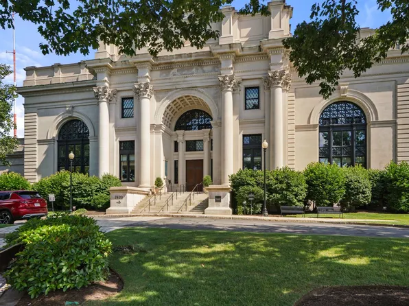 2420 Beacon St Ph 6, Chestnut Hill, MA 02467