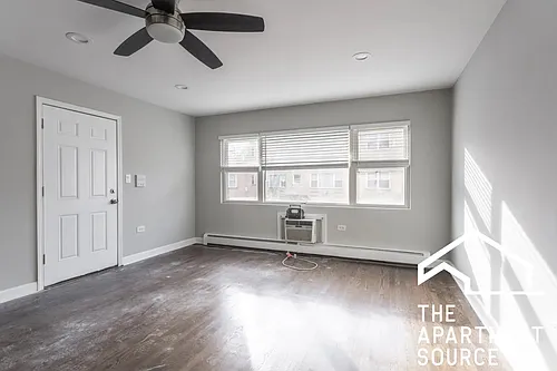 1321 W Sherwin Ave Photo 1