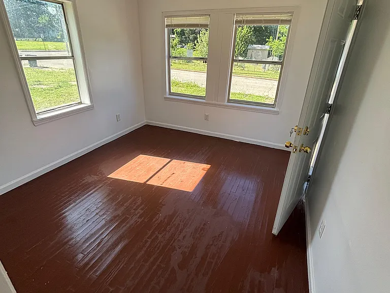 1489 E Waldorf Ave — Photo 14