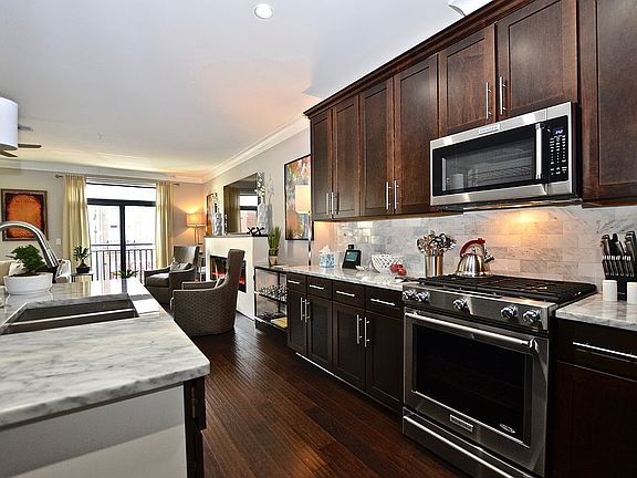 GORGEOUS MARBLE COUNTERTOPS