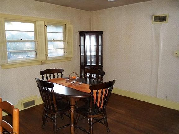 5th image of 235 Balsam Dr