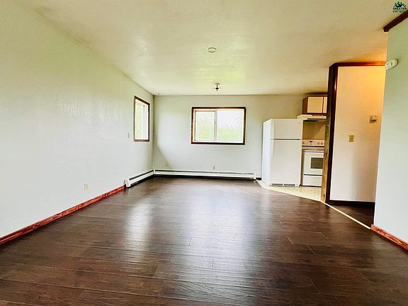 5th image of 2411 Burtis Ave