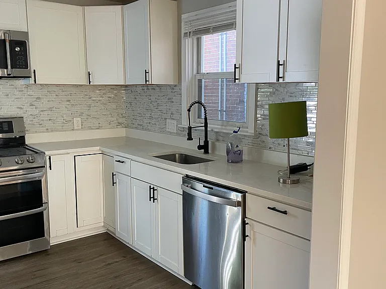 220 N Locust St — Photo 17