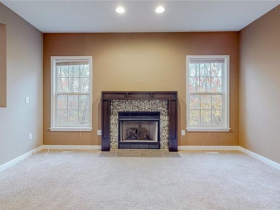 5th image of 475 Hollyhock Ct