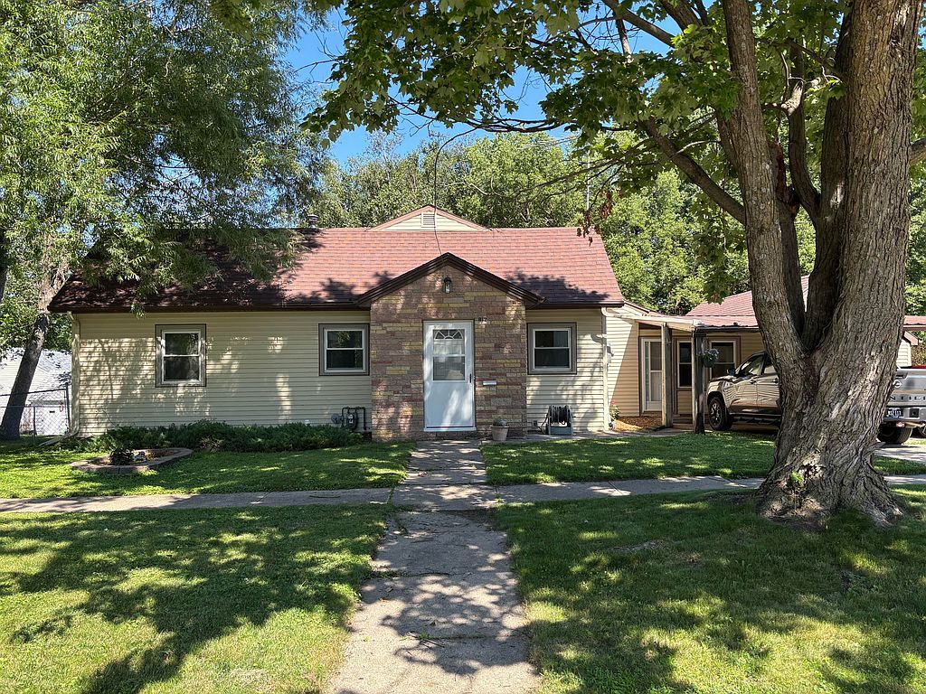 812 N 10th St - Property Image