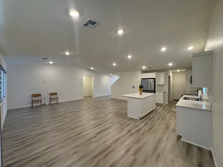 Labrusca St — Photo 11