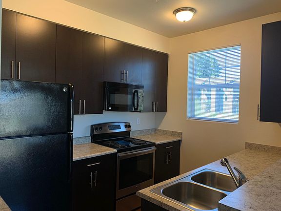 2nd image of 410 SW Hayworth Dr Unit I201