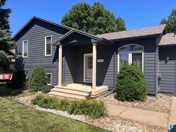 5204 S Sundowner Ave, Sioux Falls, SD 57106