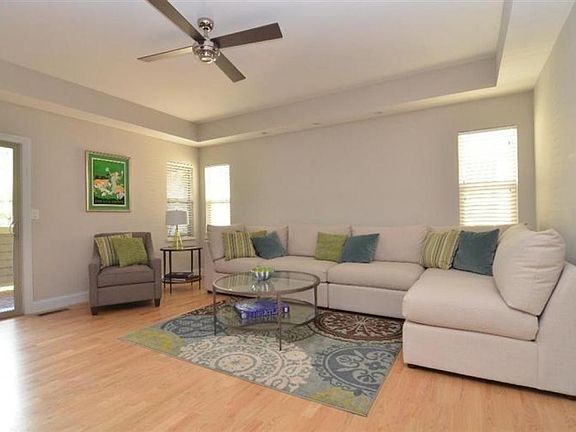 3rd image of 469 Flinn Ave