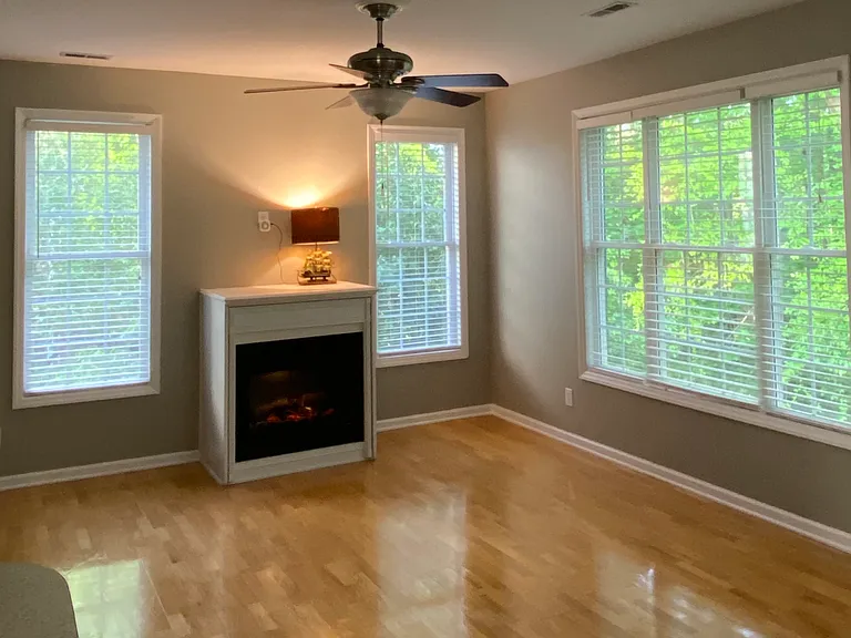 2323 Kudrow Ln — Photo 5