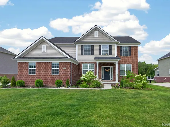 4160 Walcott Dr, Lake Orion, MI 48359
