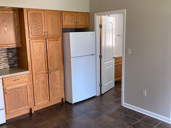 3rd image of 406 Railroad Ave #406